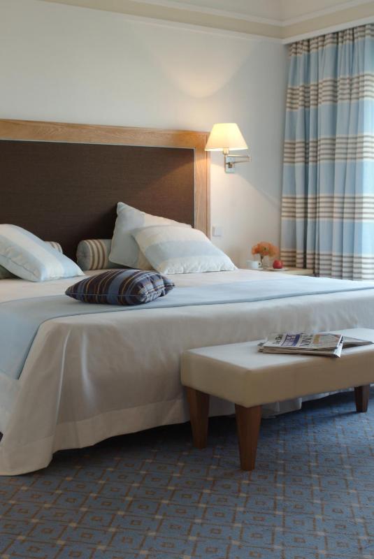 Classic Twin Room with Mountain View image 1