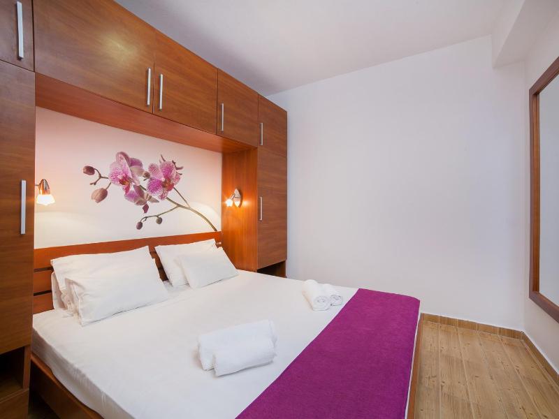 One-Bedroom Apartment image 1