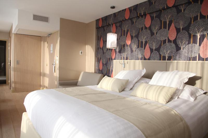 Prestige Triple Room image 4
