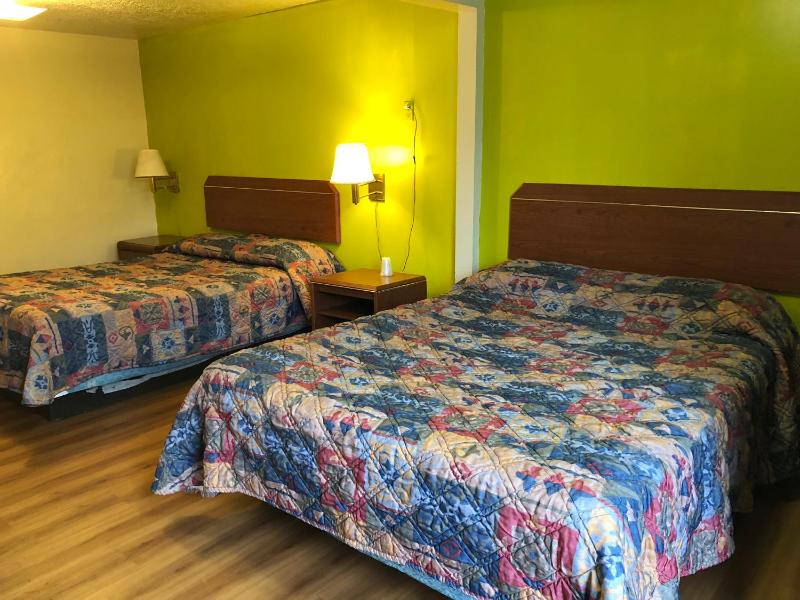 Budget Double Room image 3
