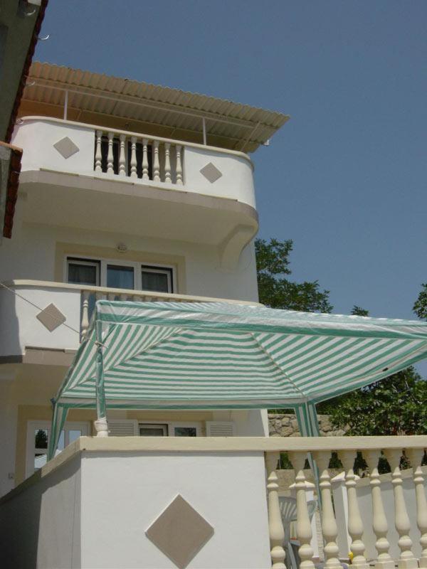 One-Bedroom Apartment with Terrace and Sea View image 1