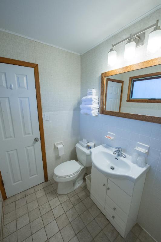 Double Room with Two Double Beds - Pool Side image 3