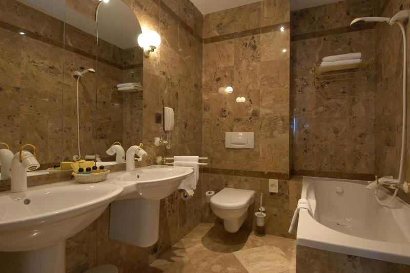 Family Suite with Balcony image 1