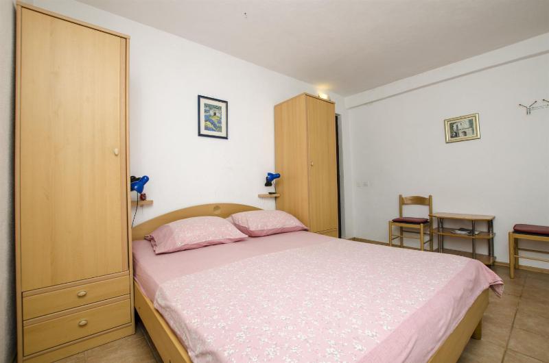 One-Bedroom Apartment image 3