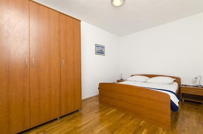 One-Bedroom Apartment image 3