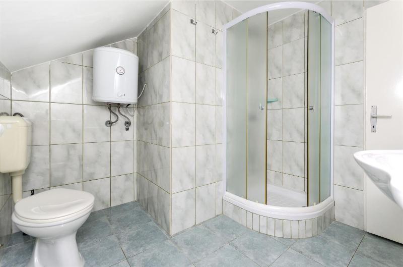 One-Bedroom Apartment image 4