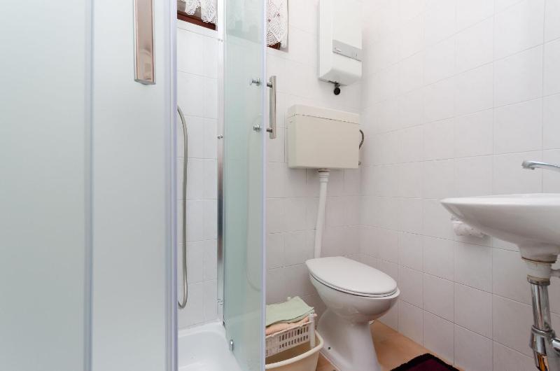 One-Bedroom Apartment image 4