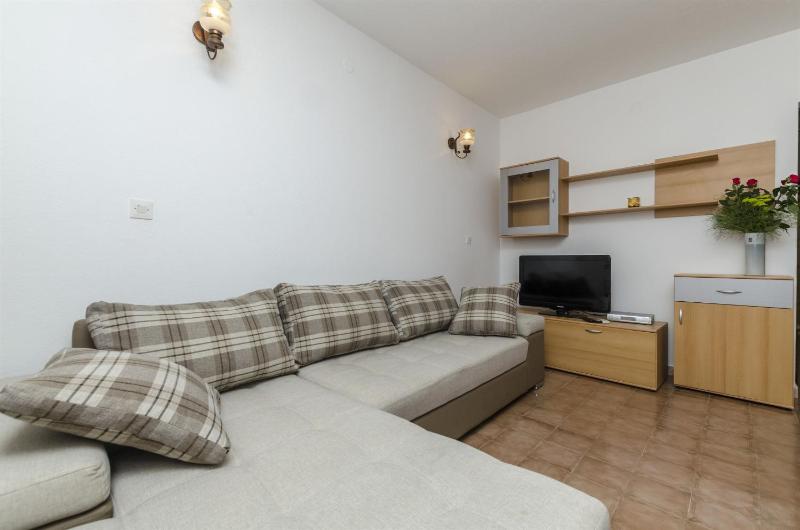 One-Bedroom Apartment with Patio image 3