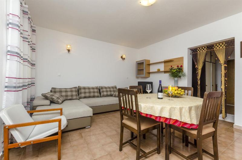 One-Bedroom Apartment with Patio image 4