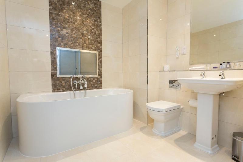 Feature Suite image 2