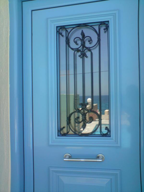 Superior One-Bedroom Sea Front Apartment image 1