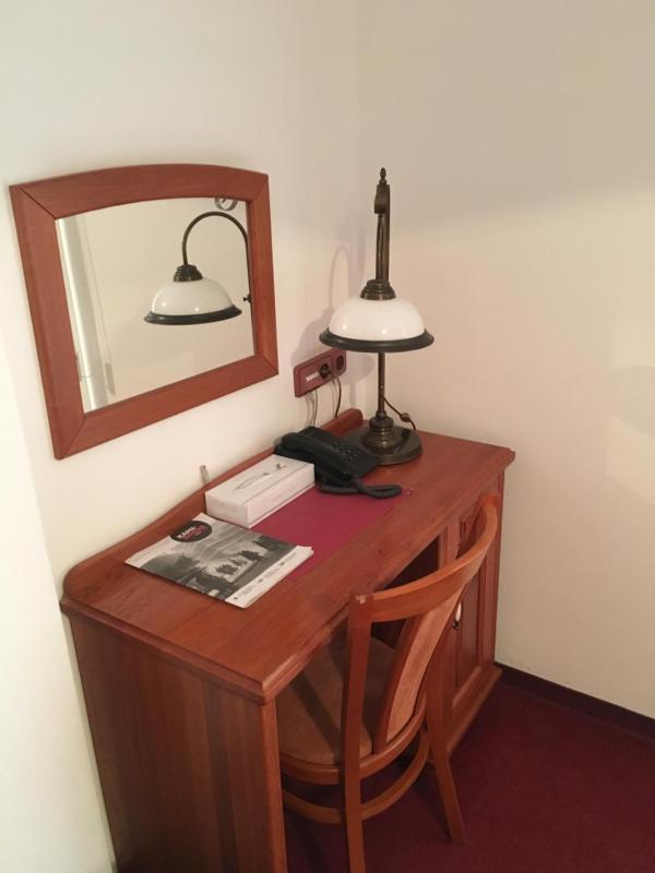 Double or Twin Room image 4