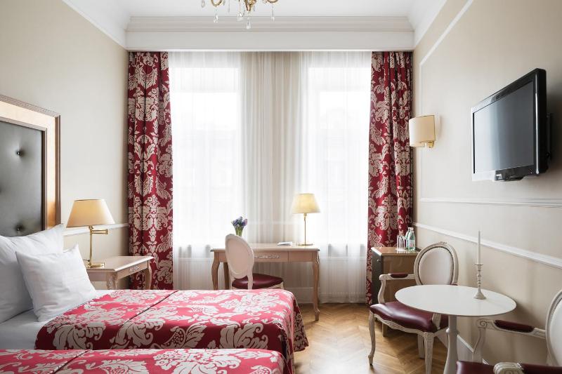 Standard Twin Room image 2