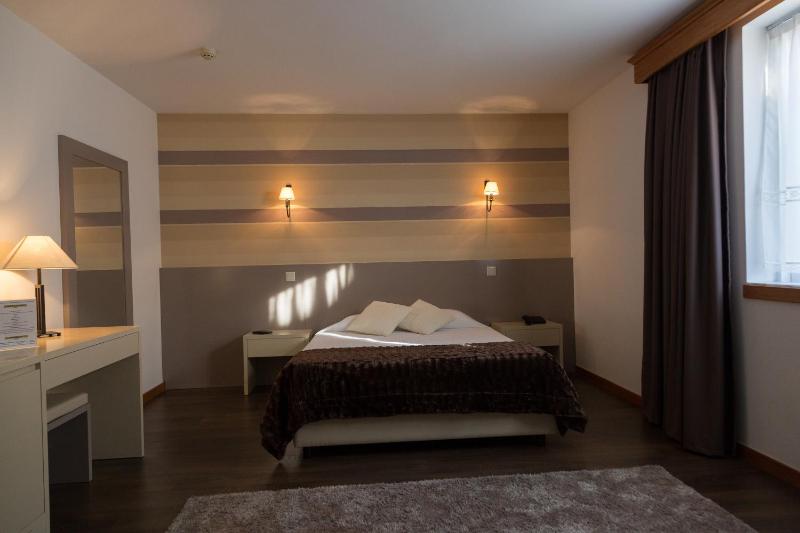 Double or Twin Room image 4