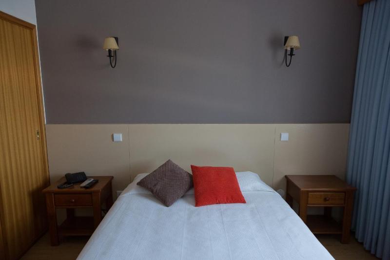 Double or Twin Room image 3