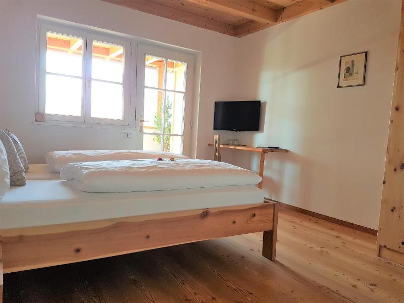 Double Room with Garden View image 3