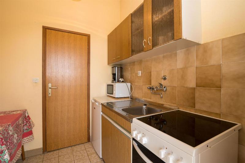 One-Bedroom Apartment image 3