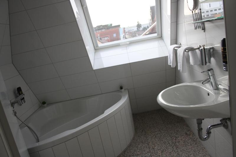 Quadruple Room with Bath image 2