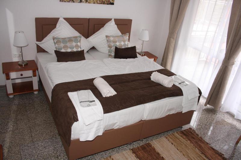 Double or Twin Room with Balcony image 4