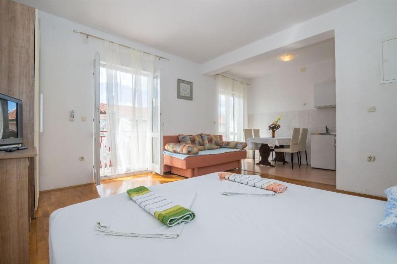 Apartments Zeljko - image 21