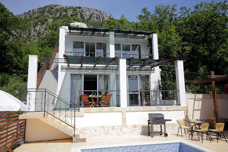 One-Bedroom Apartment - Ground Floor image 2