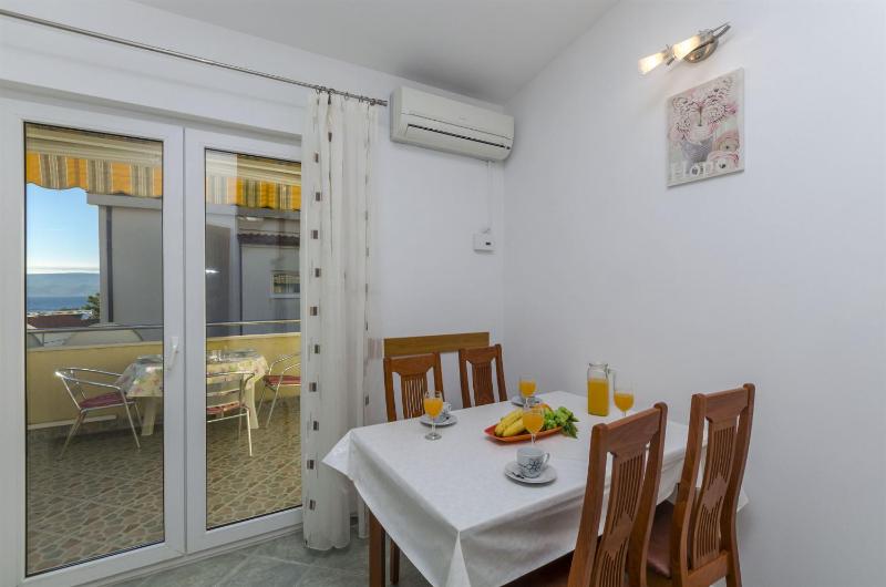 One-Bedroom Apartment image 4