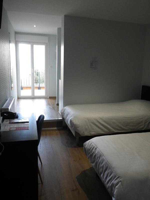 Twin Room image 2