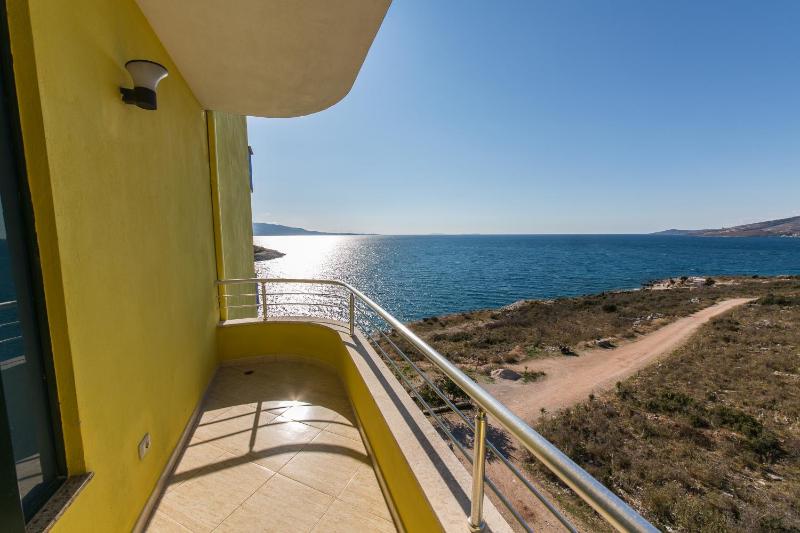 Hotel Bahamas - image 4