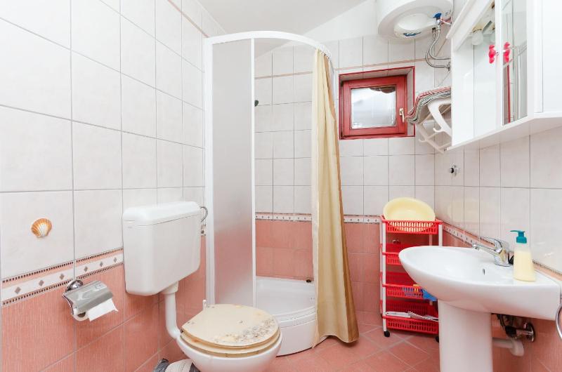 One-Bedroom Apartment image 3