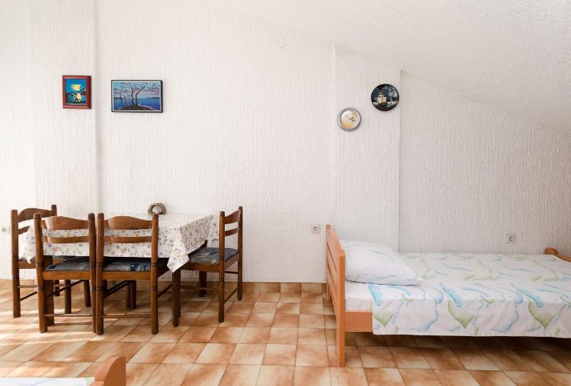One-Bedroom Apartment image 4