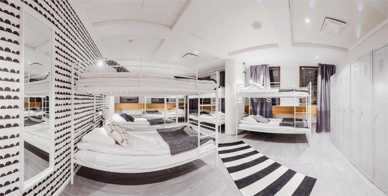 Bed in 10-Bed Mixed Dormitory Room image 4