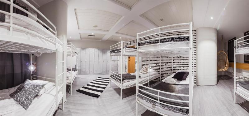 Bed in 10-Bed Mixed Dormitory Room image 3