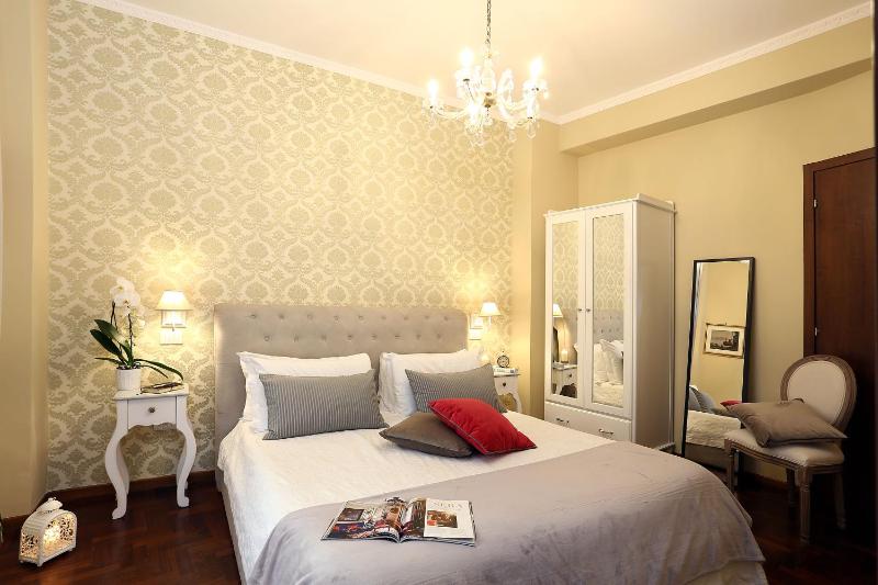 Superior Double Room with Extra Bed image 3