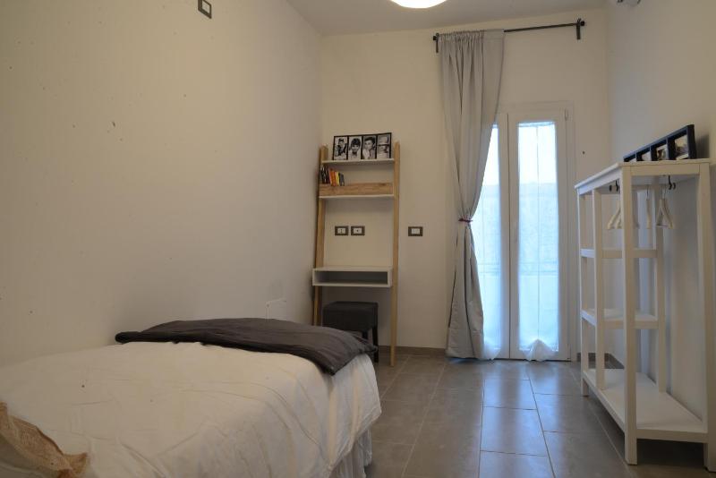 Deluxe Single Room with Balcony image 4