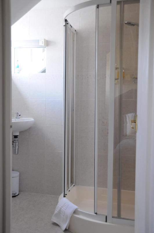 Small Double Room image 3