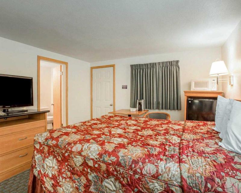 Queen Room - Non-Smoking image 3