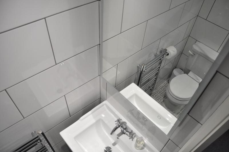 Superior King Room image 3