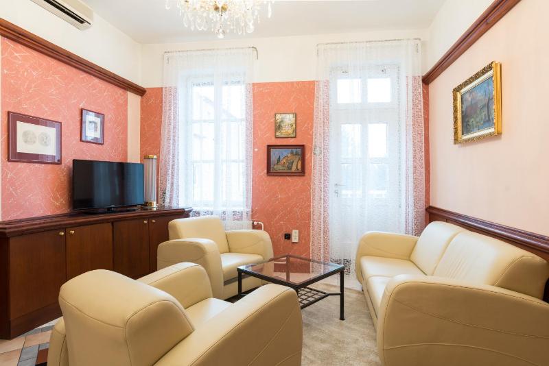 Deluxe Apartment image 2