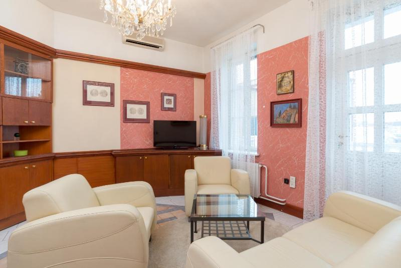 Deluxe Apartment image 3