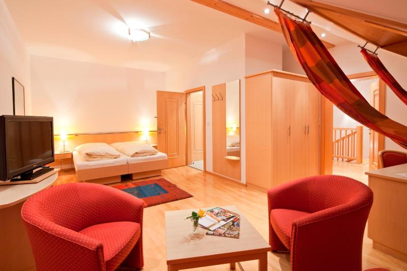 Deluxe Room image 3