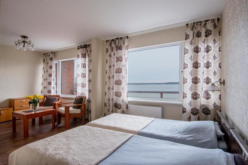Standard Twin Room with Lake View image 1
