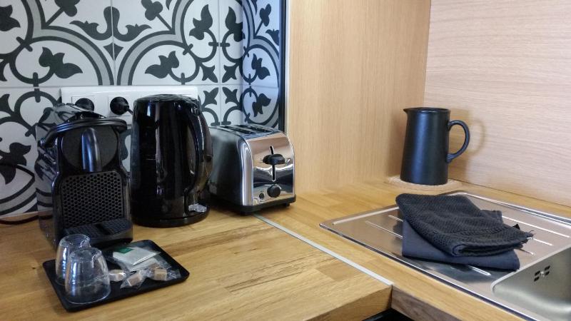 Studio with Pool View image 4