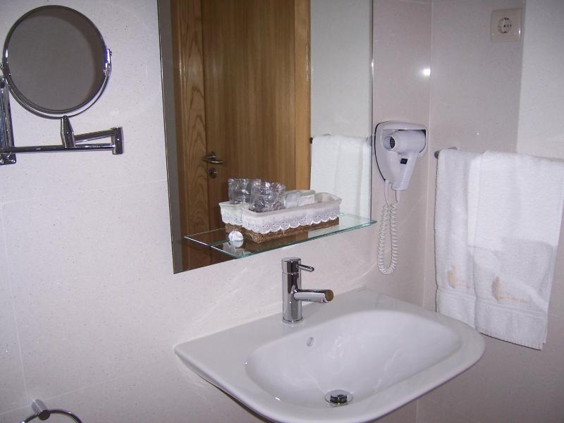 Single Room image 3