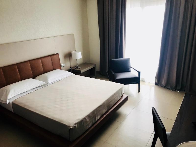 Deluxe Room image 2