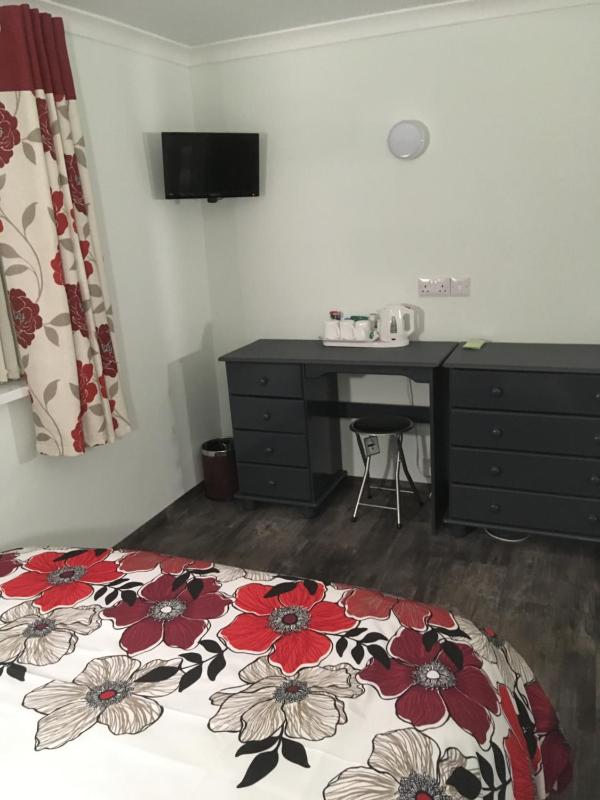 Family Room (2 Adults + 1 Child) image 2