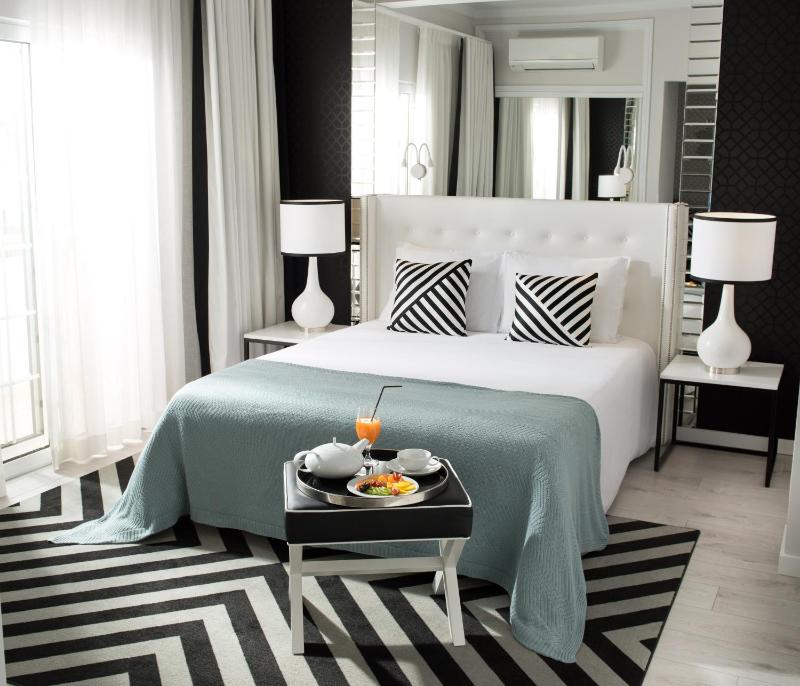 Double or Twin Room image 4