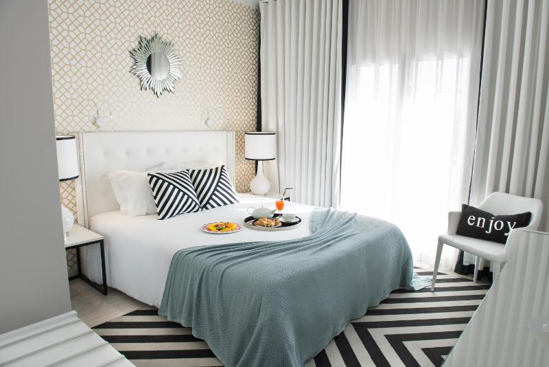 Deluxe Double Room with Romantic Package image 1
