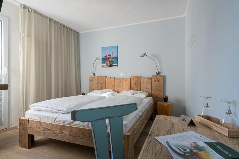 Double Room image 4
