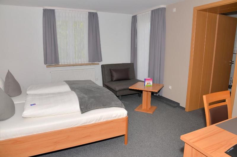 Double Room with Balcony image 2