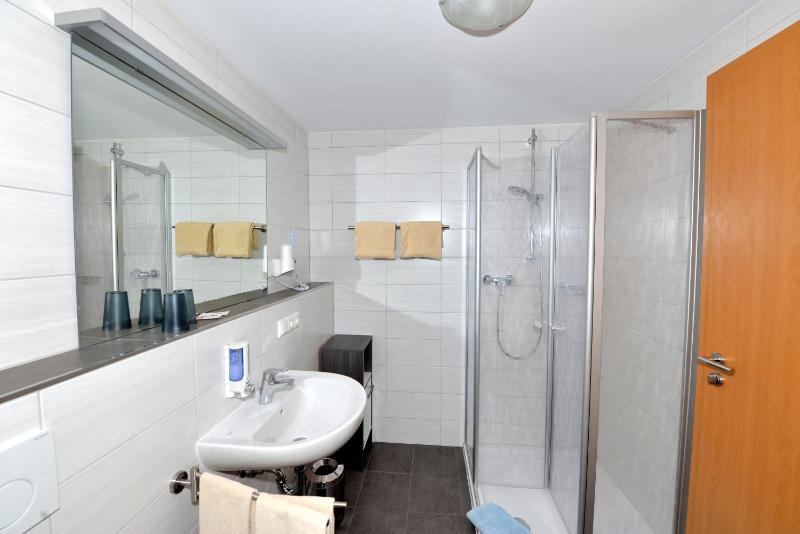 Double Room with Balcony image 4